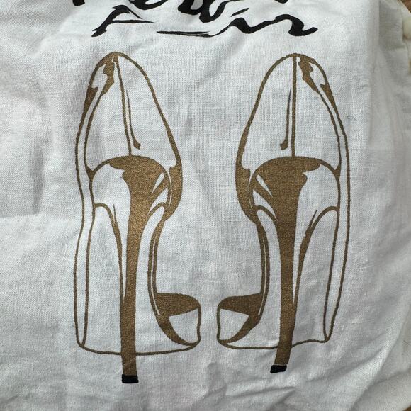 Shiraleah Chicago Cotton Drawstring Pom-Pom Shoe Bag The Perfect Pair - Picture 3 of 8